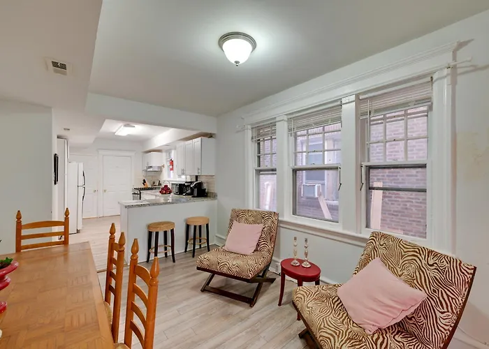 2 Blocks To Beach & Boardwalk: Ventnor City Escape